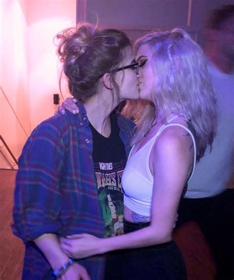 Just Some Blurry Gays Who Love Each Other 💜 Lesbians Kissing Cute