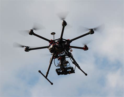 photo aerienne drone photo aerienne de la meuse vue du ciel par  drone ledpagina