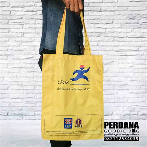 contoh bahan taslan polyester tas kanvas tas blacu perdana goodiebag