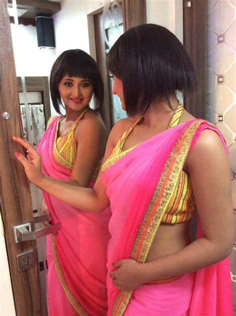 Rashmi Desai In A New Look In Comedy Nights With Kapil