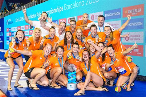 nederlandse dames veroveren ek goud  barcelona waterpolonl
