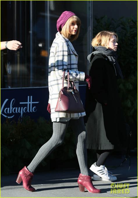 taylor swift grabs lunch with gal pal tavi gevinson photo