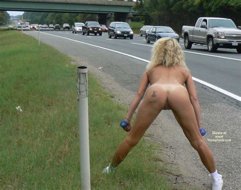 naked workout at roadside august 2007 voyeur web hall of fame