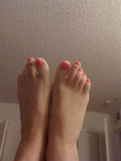 katie summers s feet