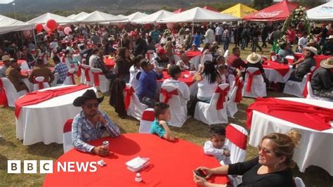 thousands attend mexican girl s party after viral invitation bbc news