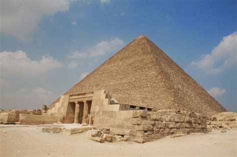 pyramid  giza egypt tourist destinations