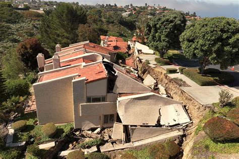 multiple homes  southern california evacuated  landslide
