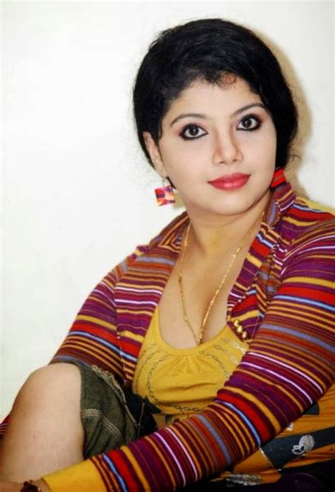 latest hot malayalam actress kripa latest hot seducing