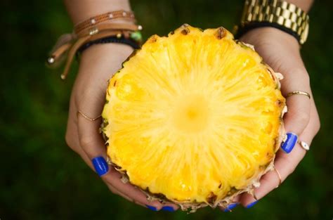 why your mouth burns when you eat pineapple and how to avoid it