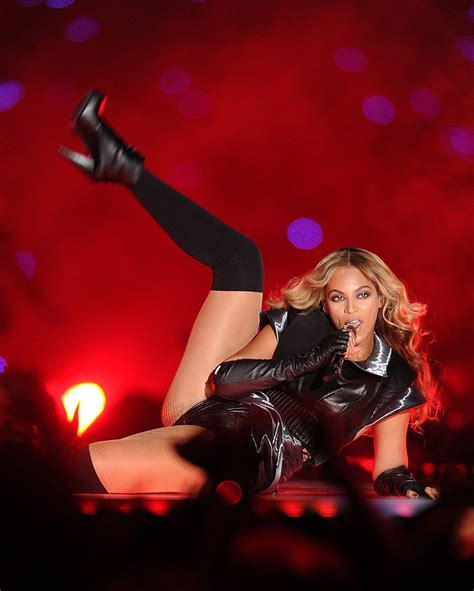 super bowl xlvii halftime show beyonce has fans crazy in love