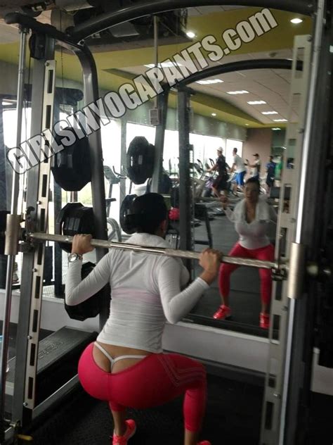 sexy squats with a thong on hot girls in yoga pants best booty leggings pics