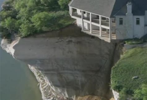 See It Texas Mansion Dangles Over Cliff Ny Daily News