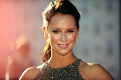 Jennifer Love Hewitt Reps Palmers Pregnancy Products In The Most Body