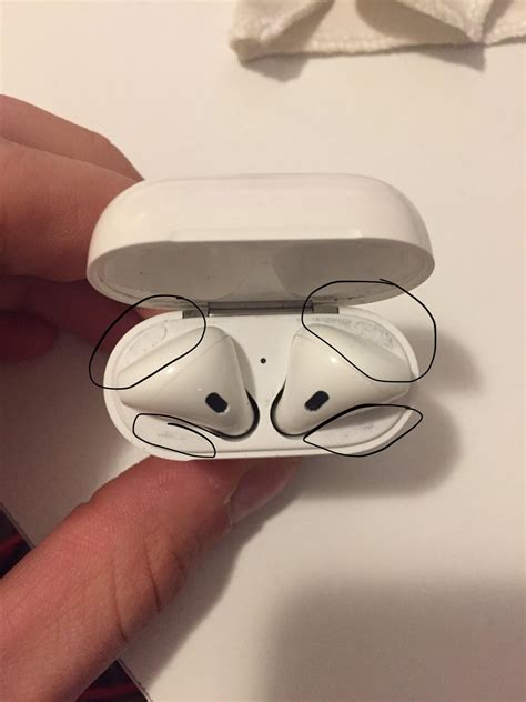 clean  stains   airpods case airpods