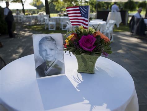 neil armstrong funeral hundreds pay tribute  reluctant hero slideshow