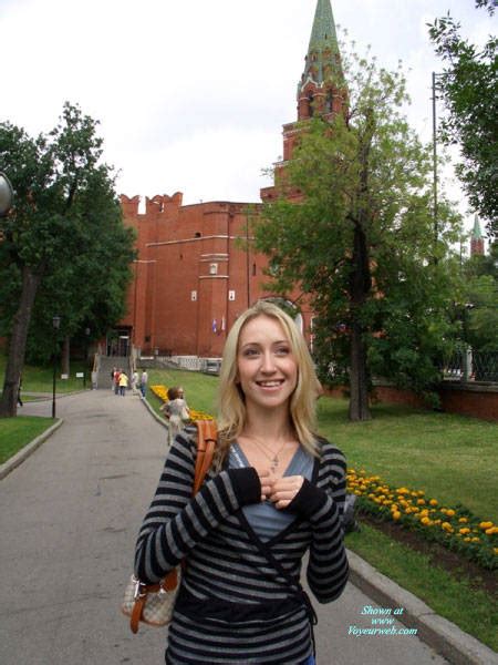russian girl angela walk on city preview april 2008 voyeur web
