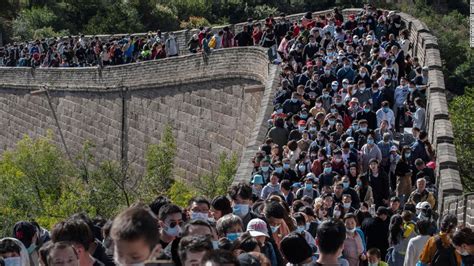 what pandemic crowds swarm great wall of china during