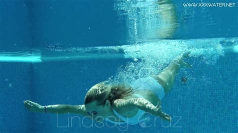 hot us blondie lindsay cruz swims naked in the pool xhamster