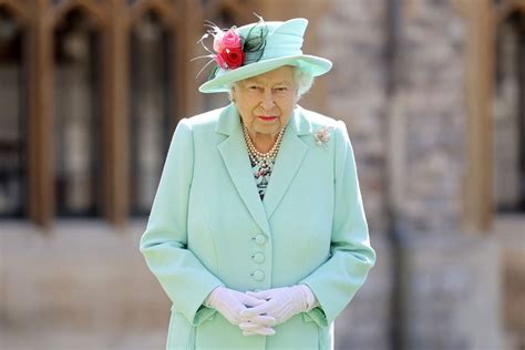 queen elizabeth opens   windsor castles  private areas