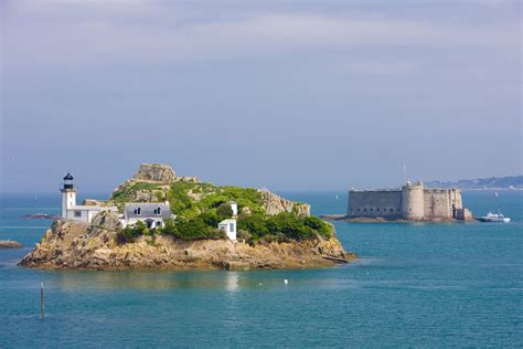 le phare de lile louet