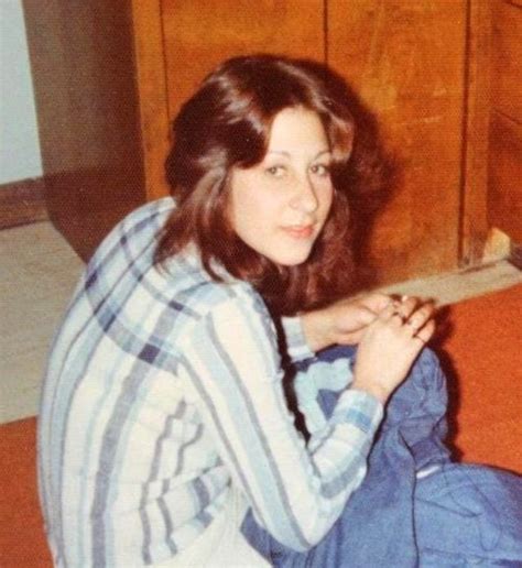 46 Cool Pics That Defined Lifestyle Of Young Women In The 1970s