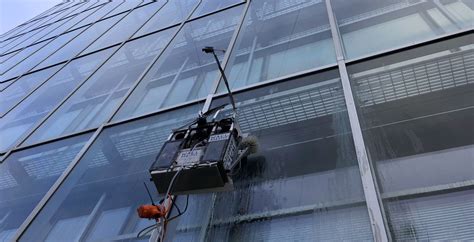 portable robot   shake  window cleaning industry aec business