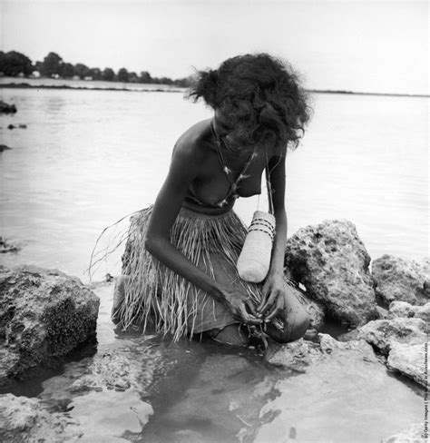 [oldies] Australian Aborigines Австралия Женщина Моллюски