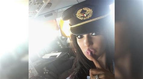 بالصور ممثلة إباحية في قمرة القيادة بالخطوط الكويتية