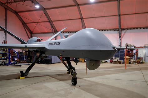 drone de surveillance militaire picture  drone