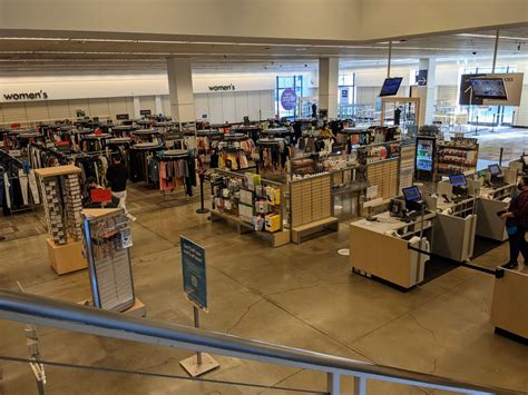 rare move nordstrom  close outlet store  san francisco