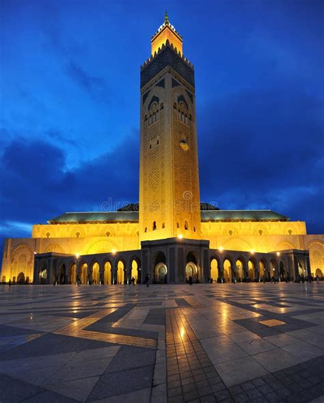 hassan ii moskee casablanca marokko bij nacht stock foto image