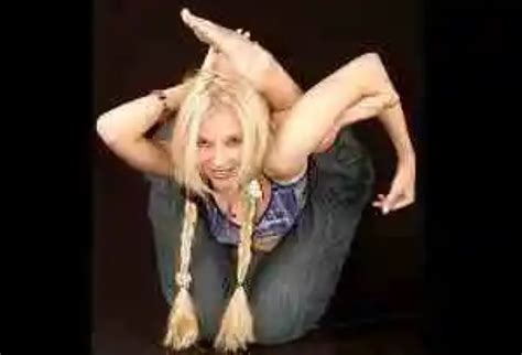 the world s most flexible woman phoneia