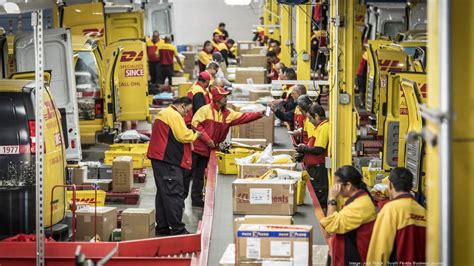dhl express searching   nyc warehouse space   commerce delivery boom  york
