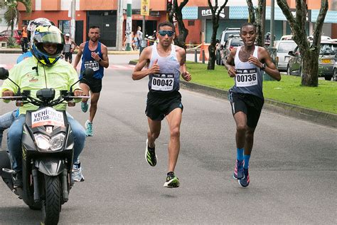 tello  lineida se subieron al podio en la media maraton de bucaramanga running colombia