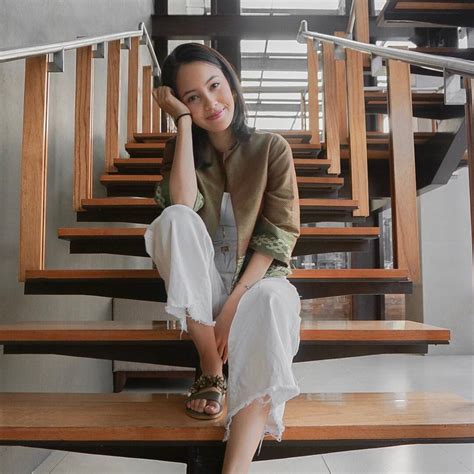 10 pesona anggika bolsterli artis cantik yang jago akting and hobi baca