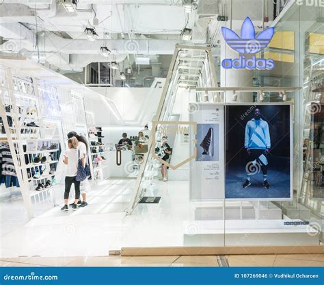 adidas winkel  megabangna bangkok thailand  oct  redactionele foto image