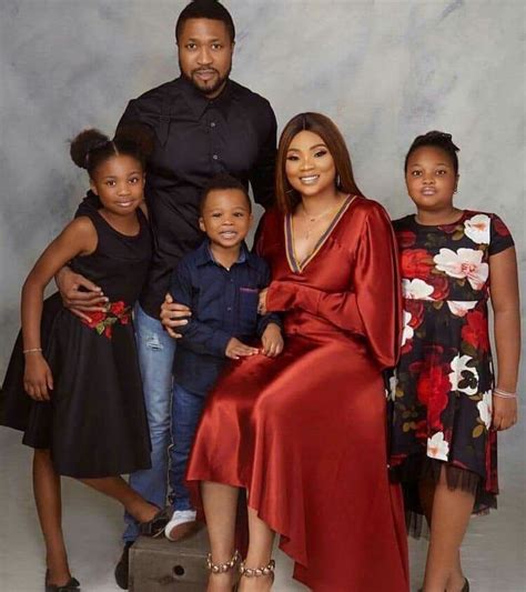 pin  tacitha harris   black  beautiful family photo outfits family picture outfits