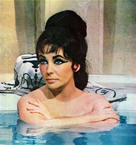 Elizabeth Taylor And The Cleopatra Spectacle The