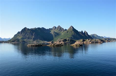 discover  beauty   lofoten islands  norway  touropia