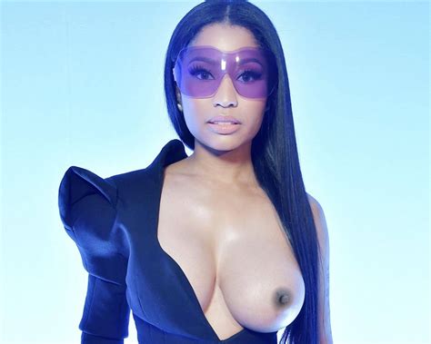 nicki minaj huge boobs