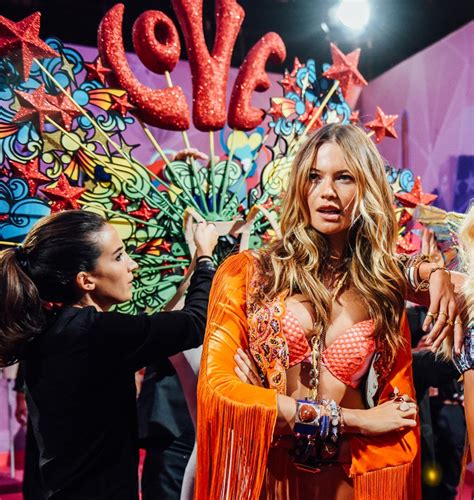 10 Showstopping Moments From The 2015 Victoria’s Secret