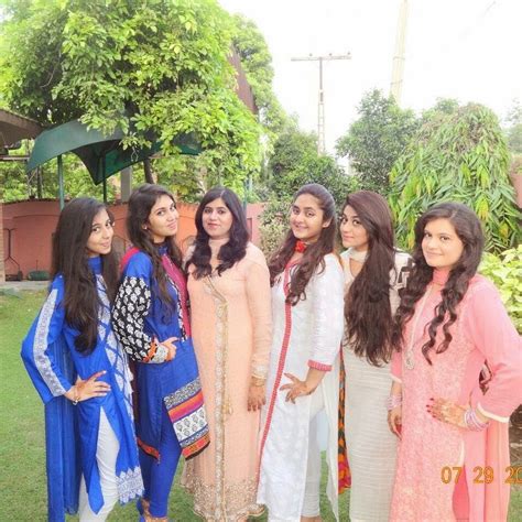 desi pakistani cute college girls new hd photos