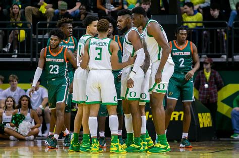 oregon men s basketball falls from top 25 receives votes in polls