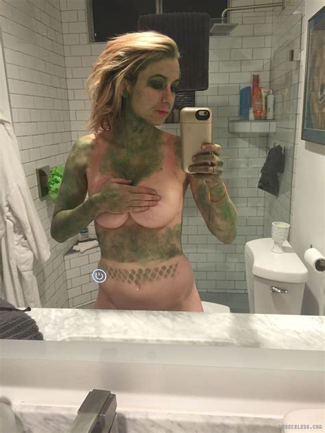 iliza shlesinger leaked naked and lingerie selfie