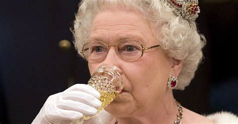 The Queen Has Four Alcoholic Drinks A Day Glamour Uk
