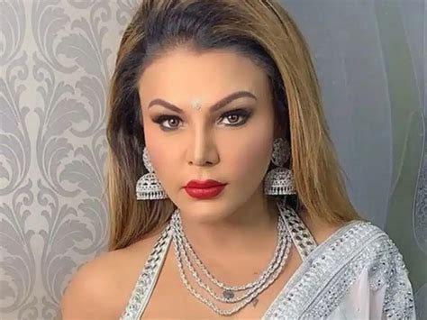 Rakhi Sawant Posted First Medina Video After Instagram Recovery