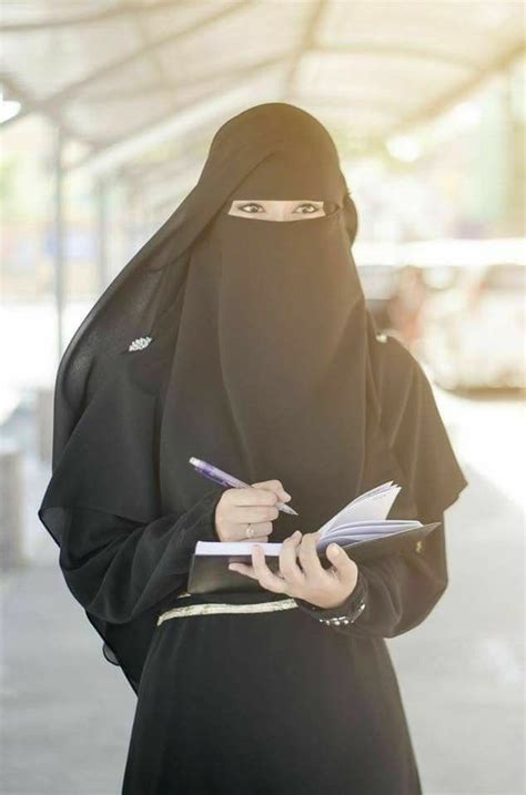 pin oleh mohammed alhamad  hijab perempuan gadis berjilbab gaya hijab