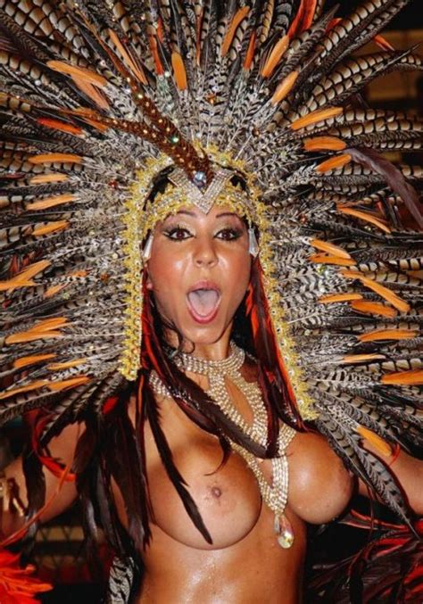 gros boulons magazineles seins du carnaval de rio 2010