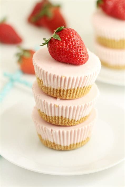 mini  bake strawberry cheesecakes life love liz