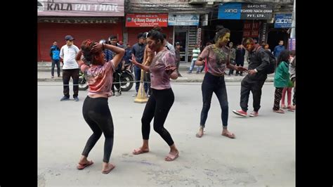 Beautiful Nepali Girl Dance At Thamel Youtube